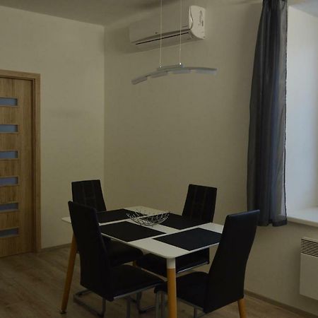 Apartmanovy Byt Trebon Bagian luar foto