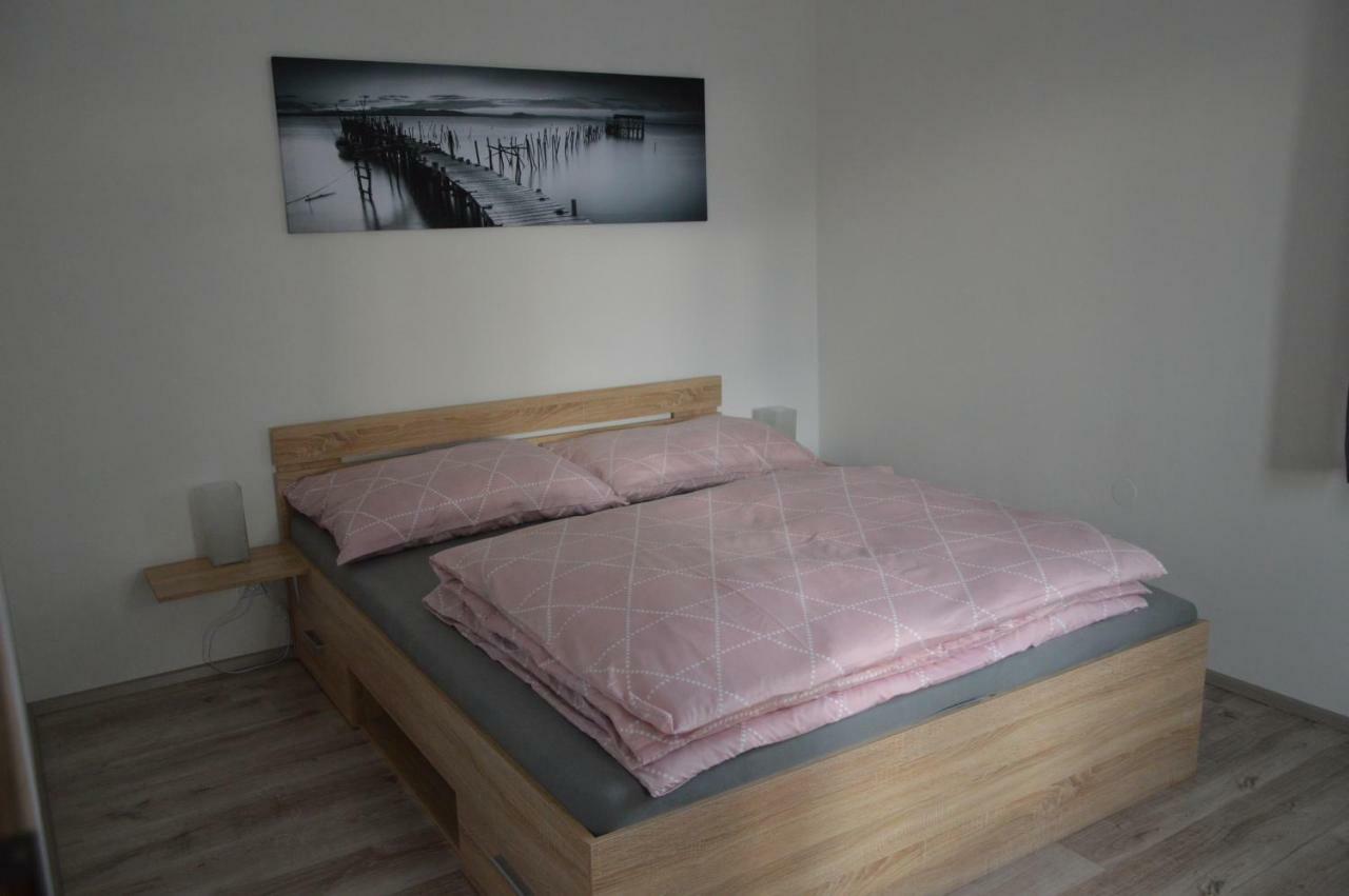 Apartmanovy Byt Trebon Bagian luar foto